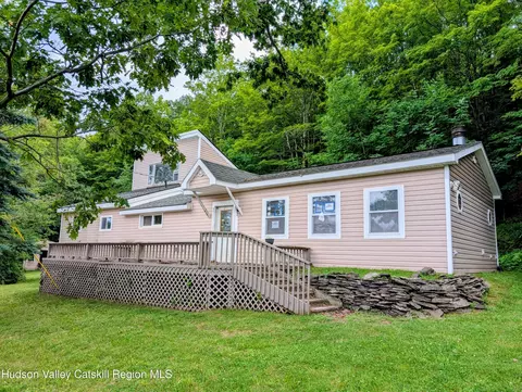 1231 Sutton Rd, Cornwallville, NY 12418
