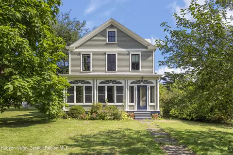 39 Broad St, Kinderhook, NY 12106