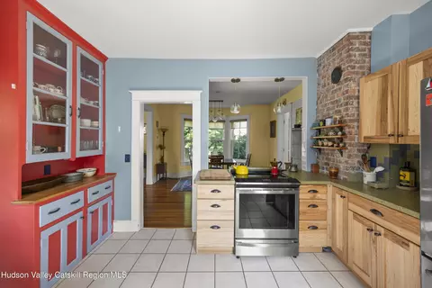 39 Broad St, Kinderhook, NY 12106 photo 5