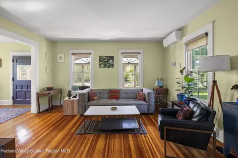 39 Broad St, Kinderhook, NY 12106 photo 8