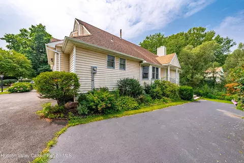 32 Red Maple Rd, Saugerties, NY 12477