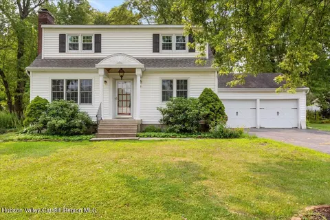 9 Sunset Dr, Altamont, NY 12009
