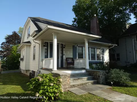 19 Aitken Ave, Hudson, NY 12534