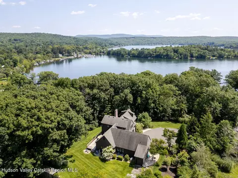 42 Golf Course Rd, Craryville, NY 12521