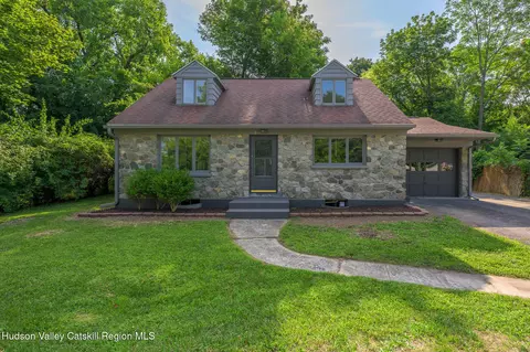 6 Harry Howard Ave, Hudson, NY 12534