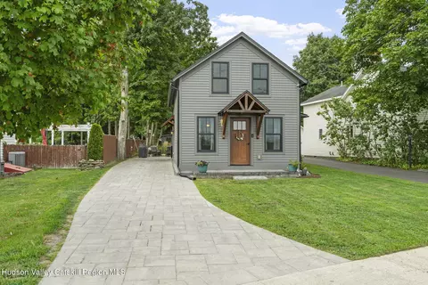12 Sunset Ave, Kinderhook, NY 12106