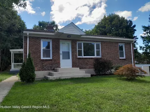 20 Orchard Rd, Castleton On Hudson, NY 12033
