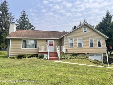 135 Viola St, Wallkill, NY 12589