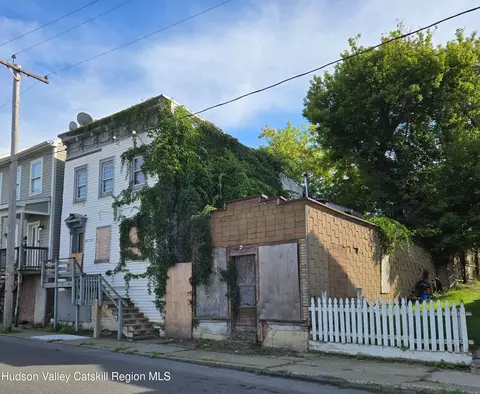 225 12 Columbia St, Hudson, NY 12534