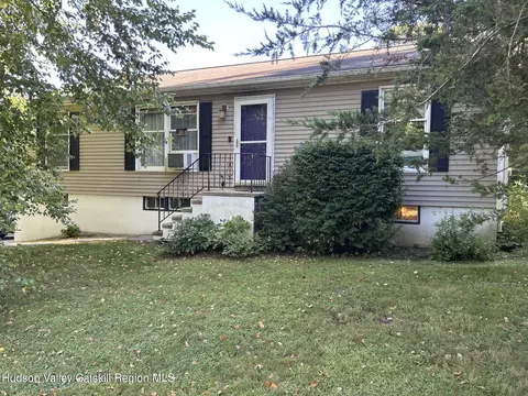 5 Red Cedar Ln, North East, NY 12546