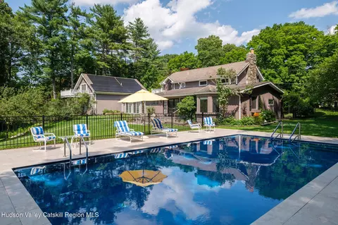 26 Curry Ln, Hyde Park, NY 12538
