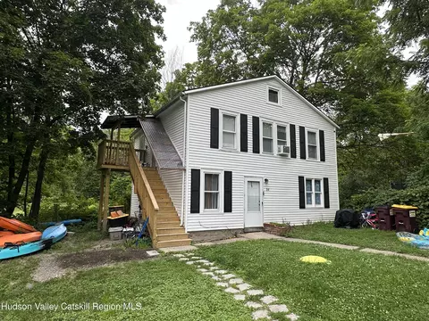 59 Church St, Leeds, NY 12451