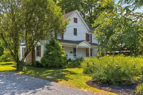 31 Church St, Red Hook, NY 12571