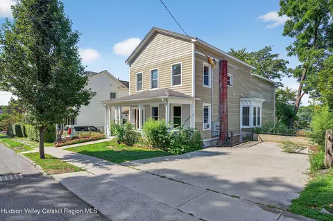 17 New St, Catskill, NY 12414