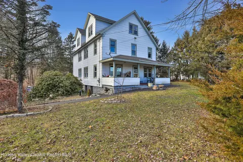 307 Vineyard Ave, Highland, NY 12528