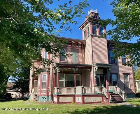 84 Mansion St, Coxsackie, NY 12051