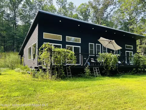 85 Hickory Hill Rd, Kerhonkson, NY 12446