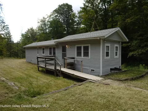 158 Middle Rd, Austerlitz, NY 12017