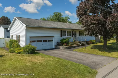 38 Grounds Pl, Albany, NY 12205