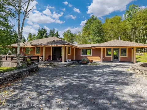 32 Blackberry Dr, Jewett, NY 12444