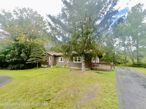 8 Sunset Ct, Athens, NY 12015
