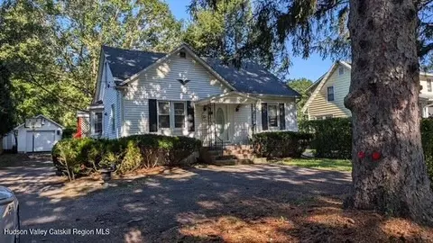 19 N Ohioville Rd, New Paltz, NY 12561