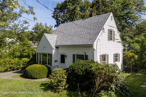 23 Rugby Rd, East Greenbush, NY 12061