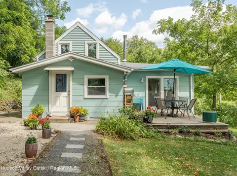 99 Spoorenburgh Rd, Athens, NY 12015