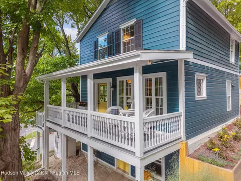 2 High St, Chatham, NY 12037