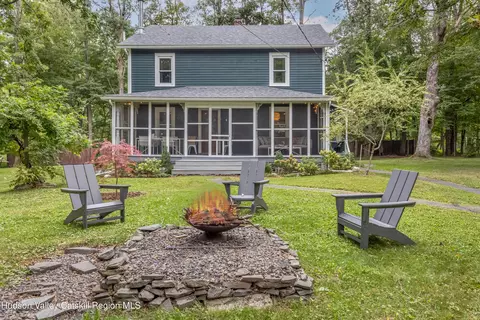 2 Dates Dr, Gardiner, NY 12525