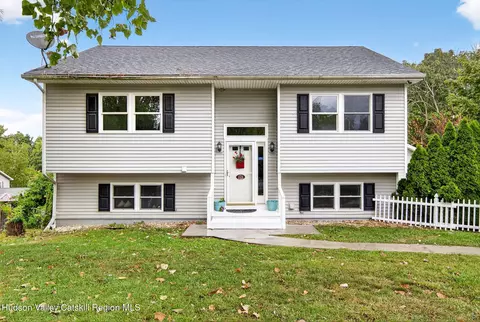 113 Royal Rd, Stuyvesant, NY 12173