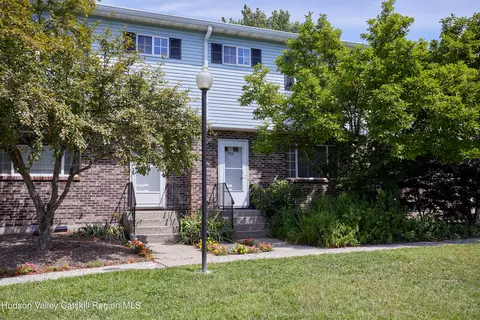 703 Briarwood Ct, New Paltz, NY 12561