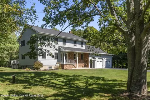 29 Stone Mountain Rd, Round Top, NY 12473