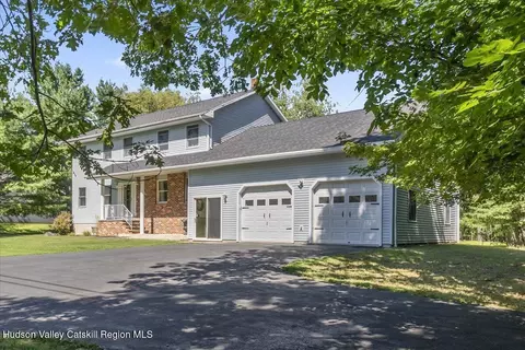 29 Stone Mountain Rd, Round Top, NY 12473