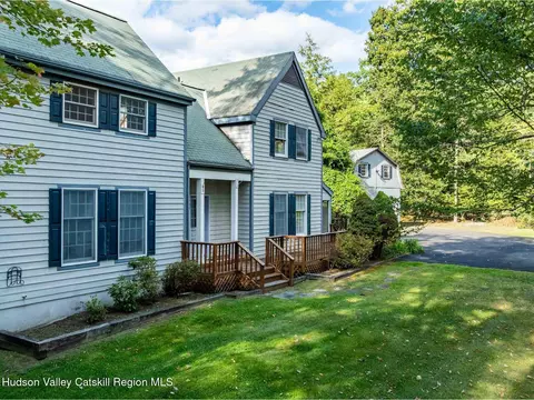 1232 Glasco Tpke, Saugerties, NY 12477