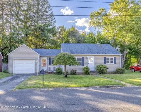 1033 Stoll Ct, Kingston, NY 12401