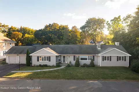 17-19 Bayley Blvd, Hudson, NY 12534