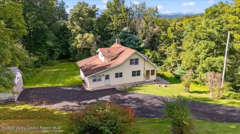 108 Minnewaska Trl, Kerhonkson, NY 12446