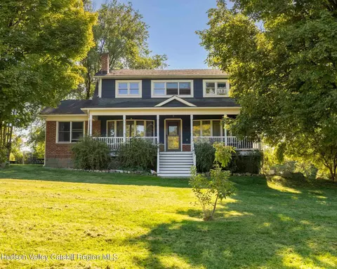 98 North Rd, Highland, NY 12528