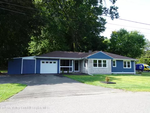8 Hover Rd, Claverack, NY 12513 photo 2