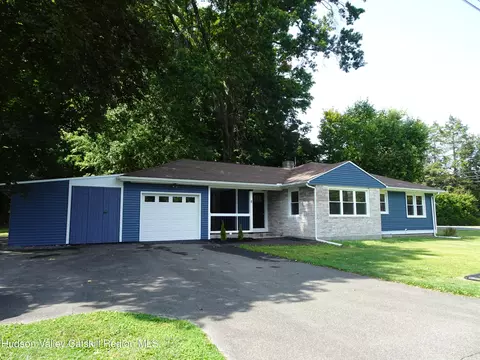 8 Hover Rd, Claverack, NY 12513