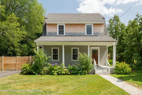 25 S Jefferson Ave, Catskill, NY 12414