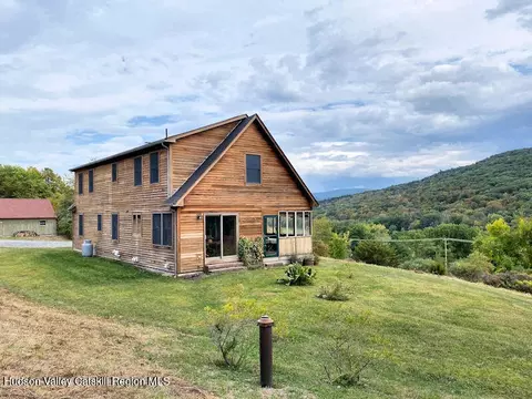 15 Tory Hill Rd, Hillsdale, NY 12529