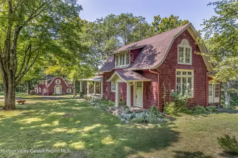 421-423 Hillside Rd, Cragsmoor, NY 12420
