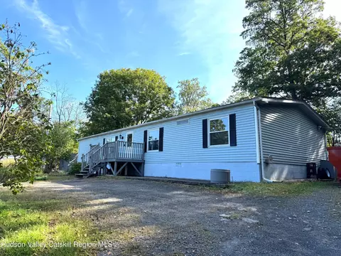 54 E Church Rd, Saugerties, NY 12477