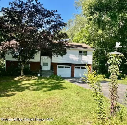 110 River Rd, New Paltz, NY 12561