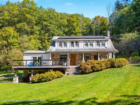 41 Vista Maria Rd, Cragsmoor, NY 12420