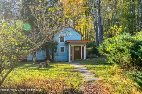 4270 Ny-212, Lake Hill, NY 12448
