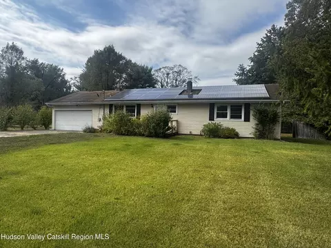 14 Snyder Cir, Stone Ridge, NY 12484