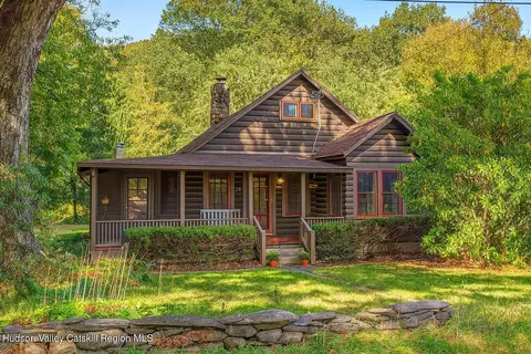 26 Esopus Ave, Phoenicia, NY 12464